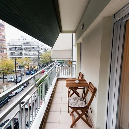Spacious Executive W Balcony, Workspace, Washer Апартаменты *