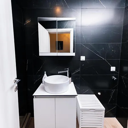 Spacious Executive W Balcony, Workspace, Washer テッサロニキ