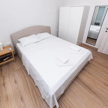 Spacious Executive W Balcony, Workspace, Washer Салоники