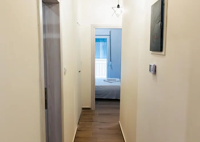 Spacious Executive W Balcony, Workspace, Washer Apartment *
