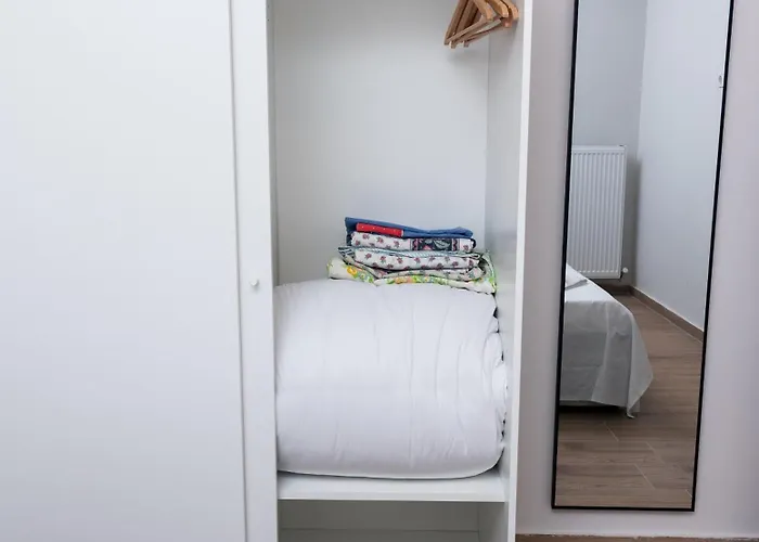 Spacious Executive W Balcony, Workspace, Washer