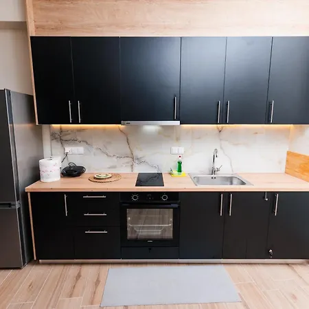 Spacious Executive W Balcony, Workspace, Washer 테살로니키