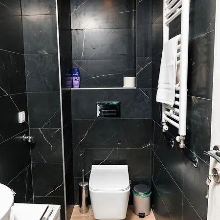 Spacious Executive W Balcony, Workspace, Washer * Selanik