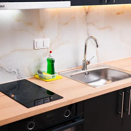 아파트 Spacious Executive W Balcony, Workspace, Washer