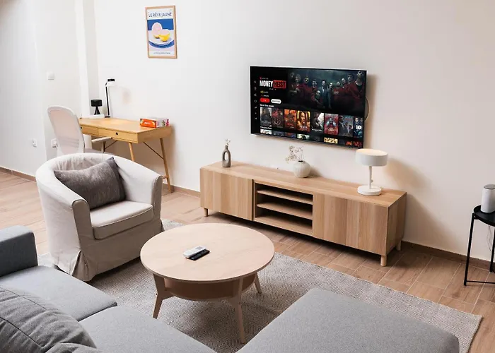 Spacious Executive W Balcony, Workspace, Washer Thessaloníki