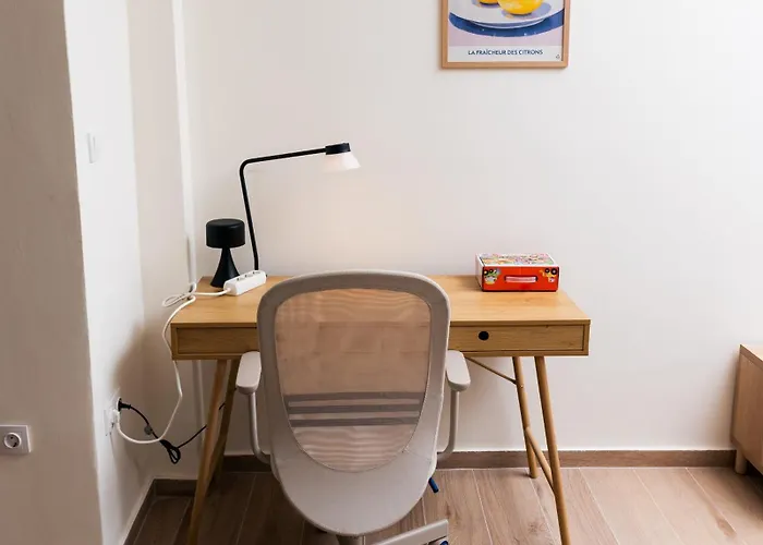 Spacious Executive W Balcony, Workspace, Washer Lejlighed