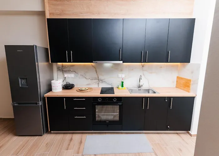 Spacious Executive W Balcony, Workspace, Washer Tesalónica