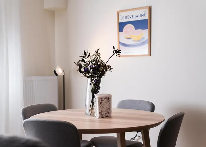 Apartamento Spacious Executive W Balcony, Workspace, Washer *