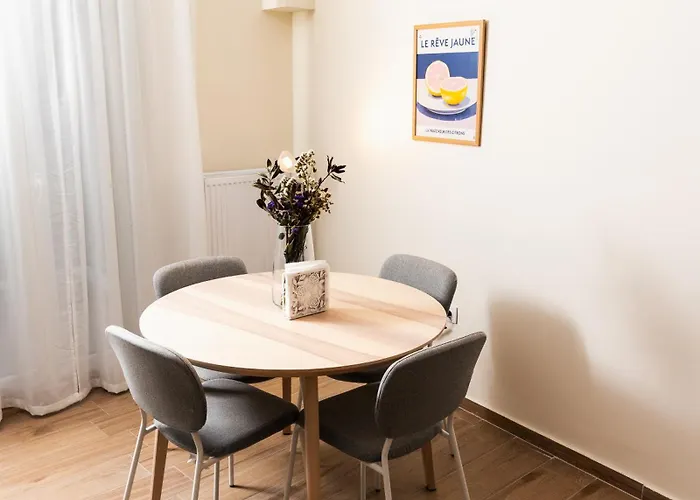 Spacious Executive W Balcony, Workspace, Washer Daire